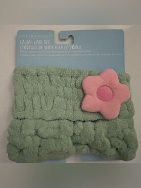 NEW! 3pc Plush Embroidered Flower Headband & Wristband Home Facial Spa Set-(NWT)
